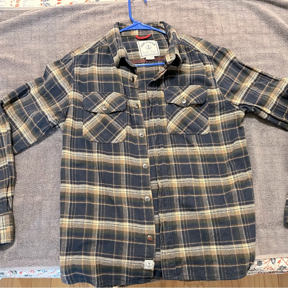 Iron and resin flannel. Size Medium